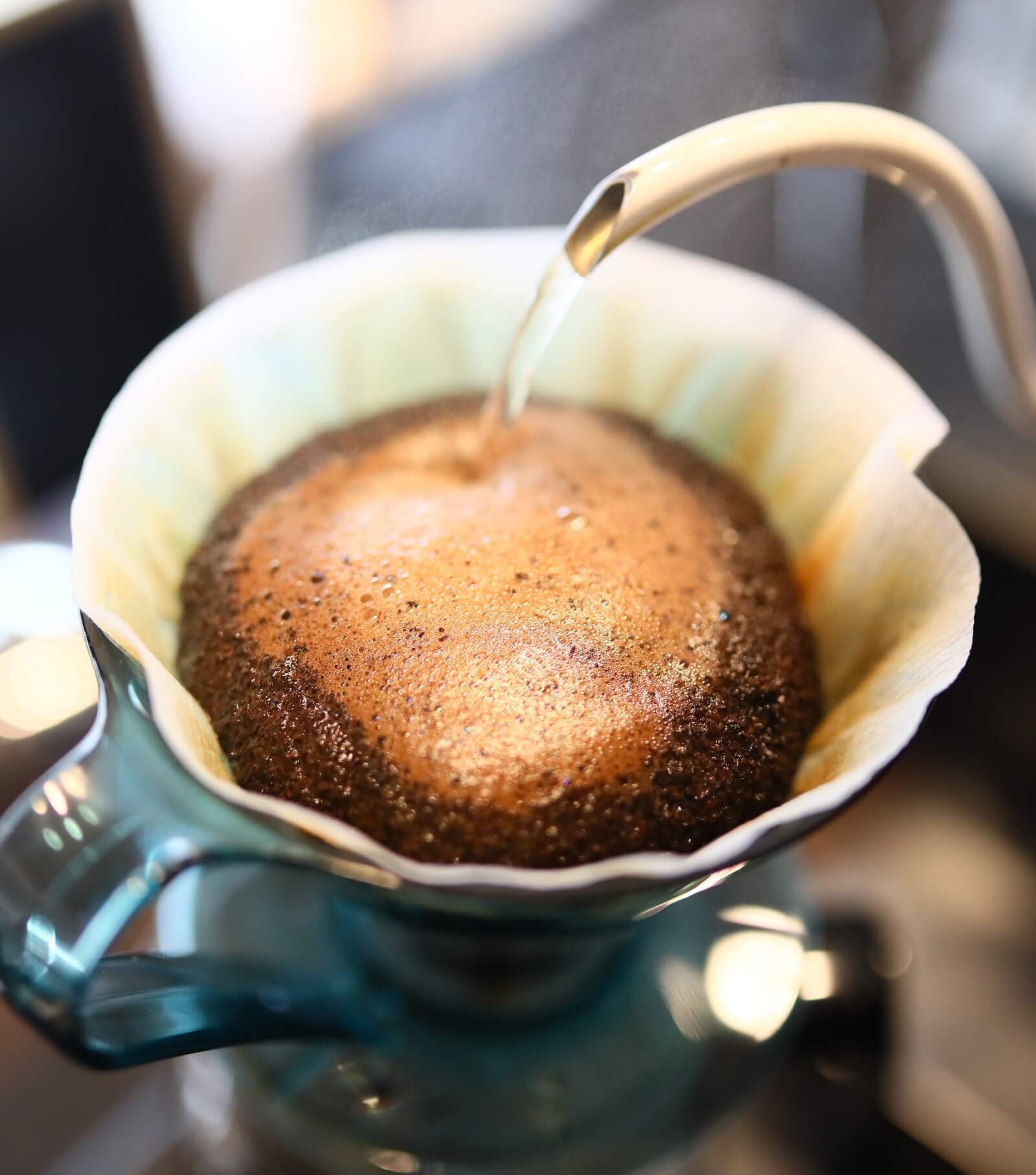 コーヒーショップを開店とグローカルのイメージ